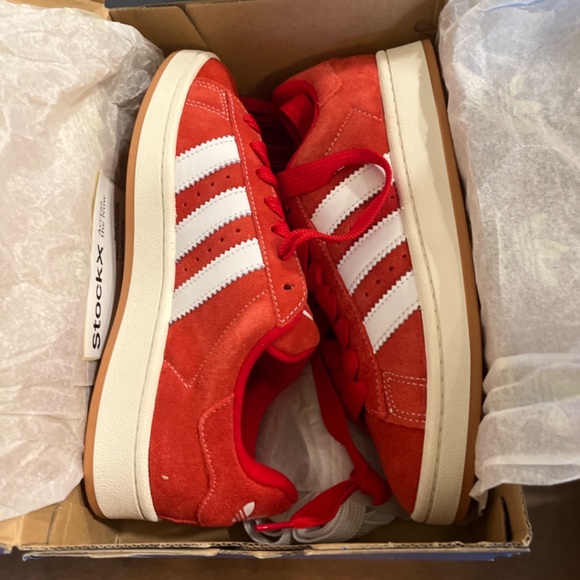 Men’s 8.5 red and white Campus 00s - Picture 2 of 4